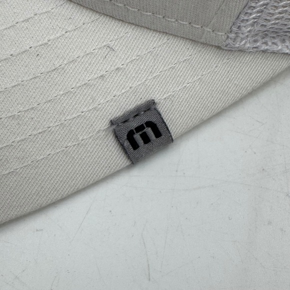 White‎ Trucker Hat The Plantation Course Kapalua Bay Golf Mesh Back Adjustable - Picture 2 of 10